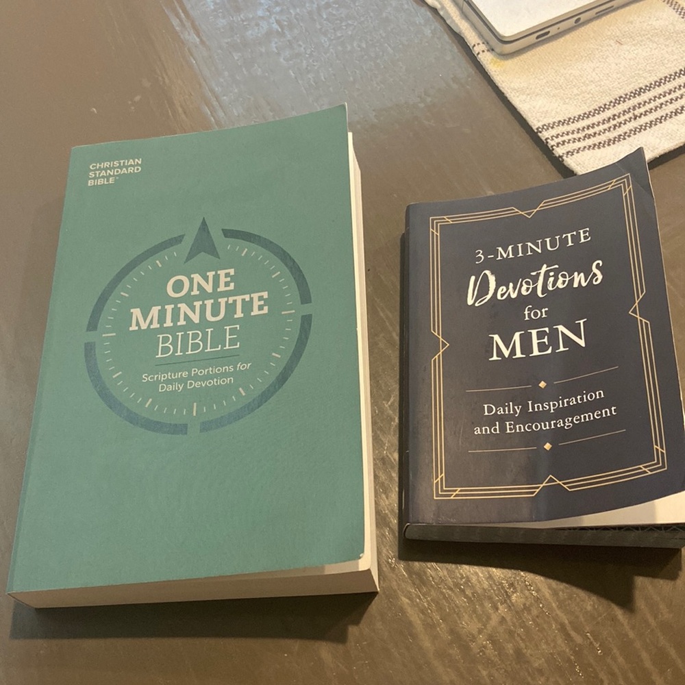 CSB One Minute Bible and 3 minutes Devotions for men